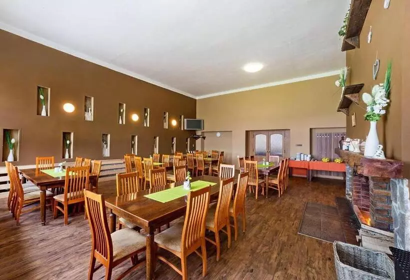 בית מלון כפרי Racek