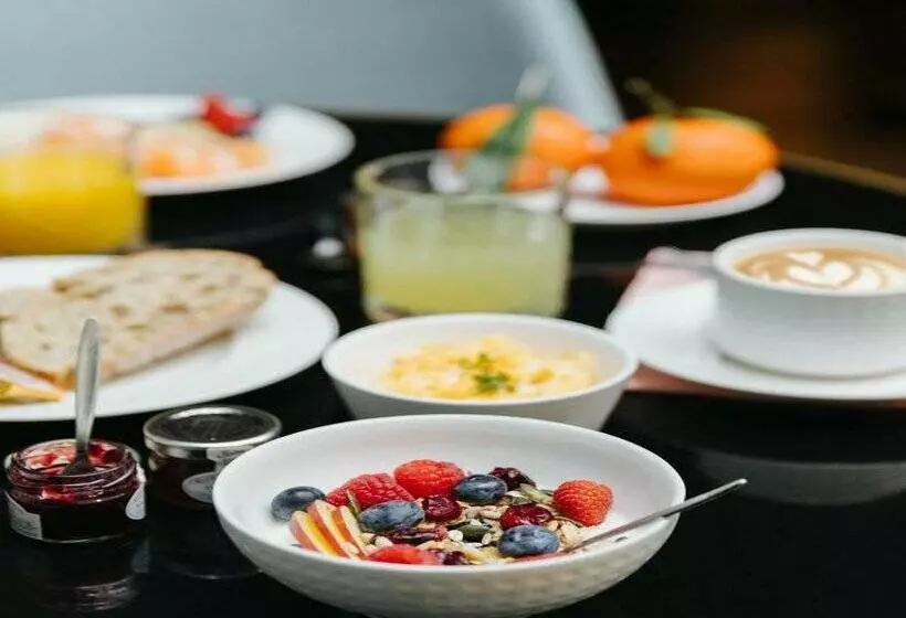 ホテル Le Parisis Paris Tour Eiffel