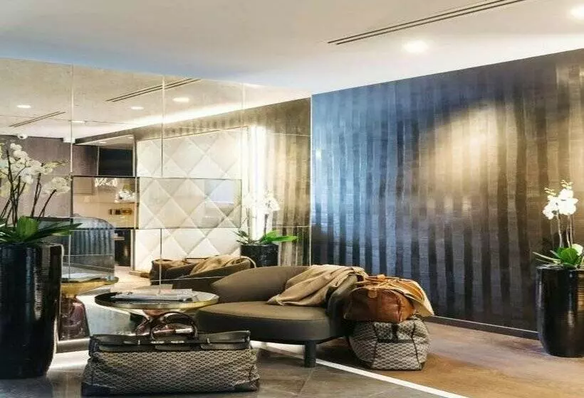 ホテル Le Parisis Paris Tour Eiffel