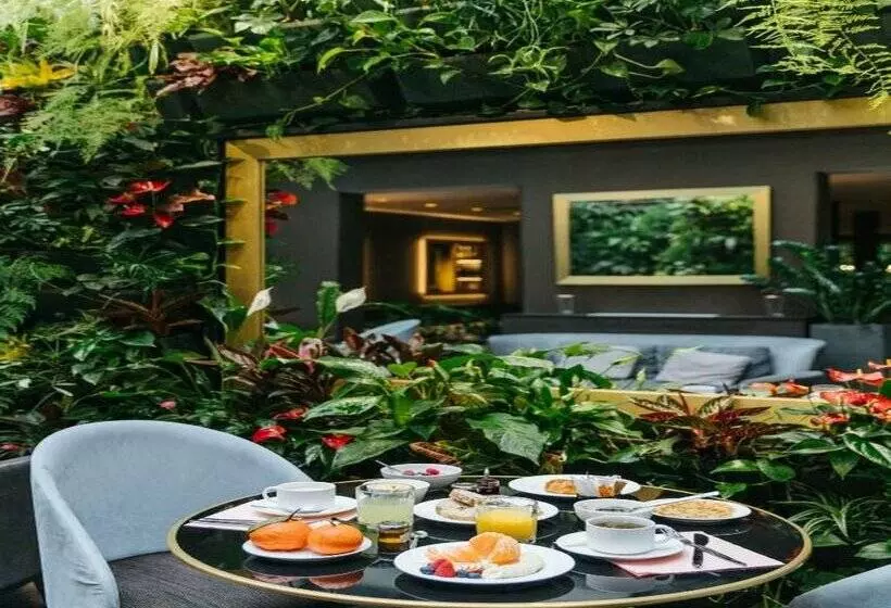 ホテル Le Parisis Paris Tour Eiffel