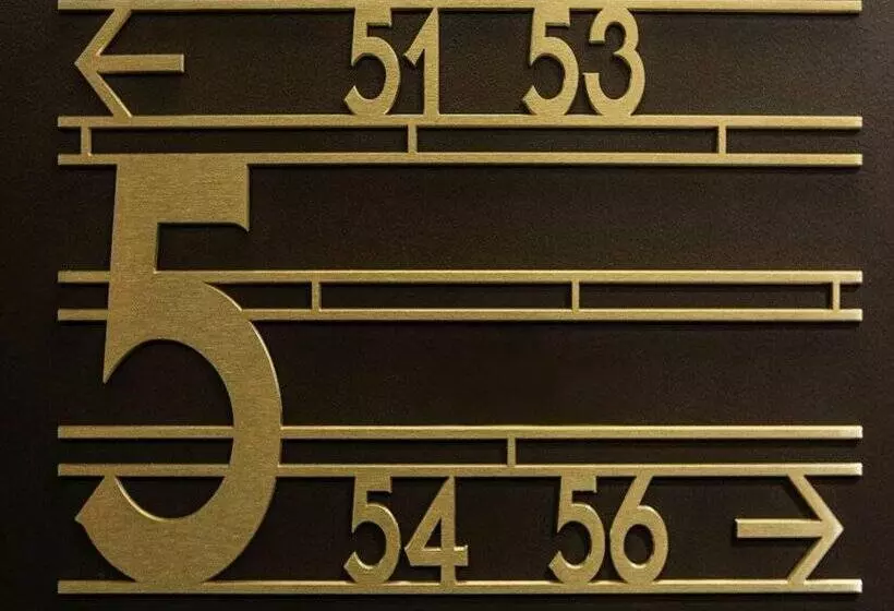 ホテル Le Parisis Paris Tour Eiffel