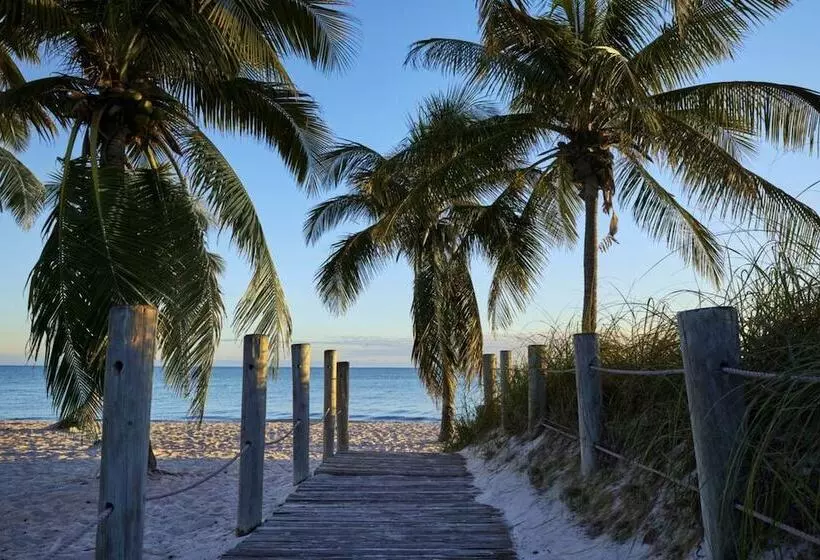 هتل Margaritaville Beach House Key West