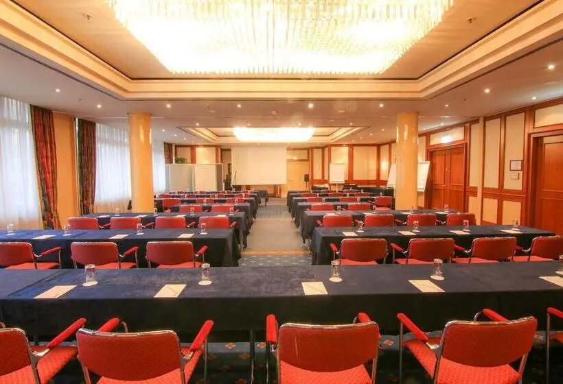 ホテル PLAZA Premium Schwerin