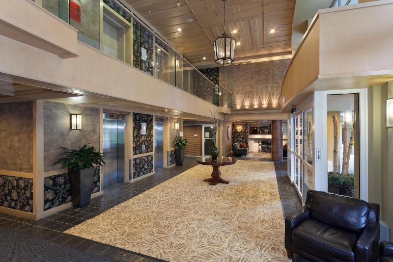 استراحتگاه Le Chamois By Whistler Premier