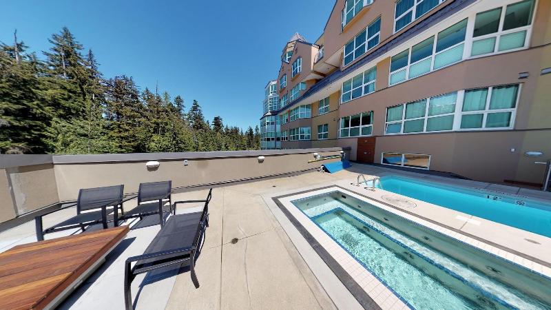 استراحتگاه Le Chamois By Whistler Premier