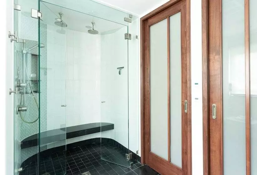 リゾートホテル Le Chamois By Whistler Premier