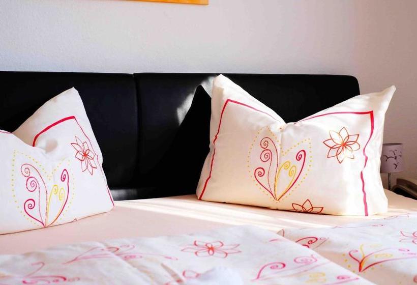 Hotelli Garni Am Fliederberg