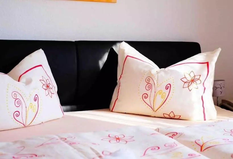 هتل Garni Am Fliederberg