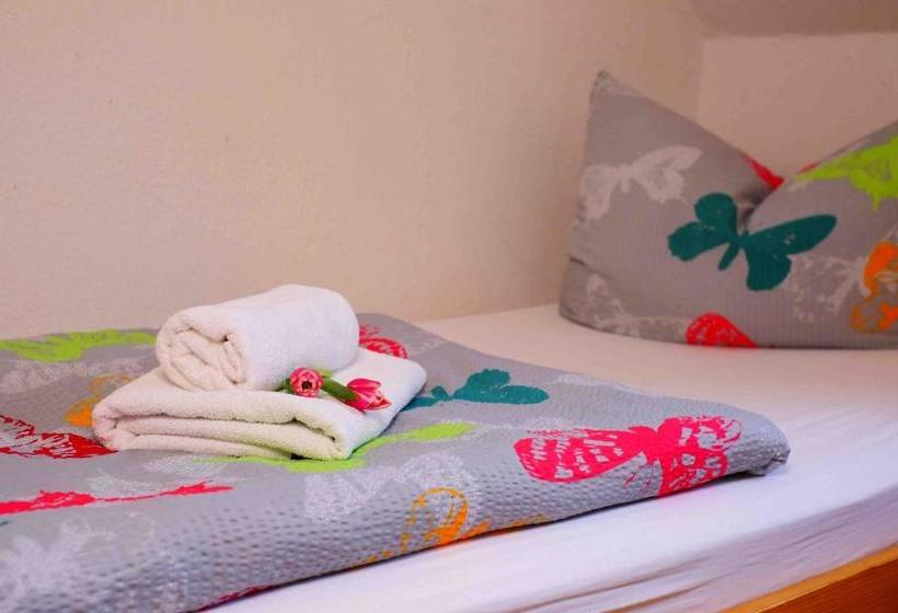 Hotelli Garni Am Fliederberg