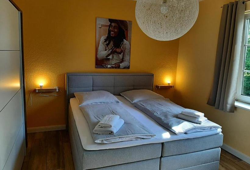 Hotelli Garni Am Fliederberg