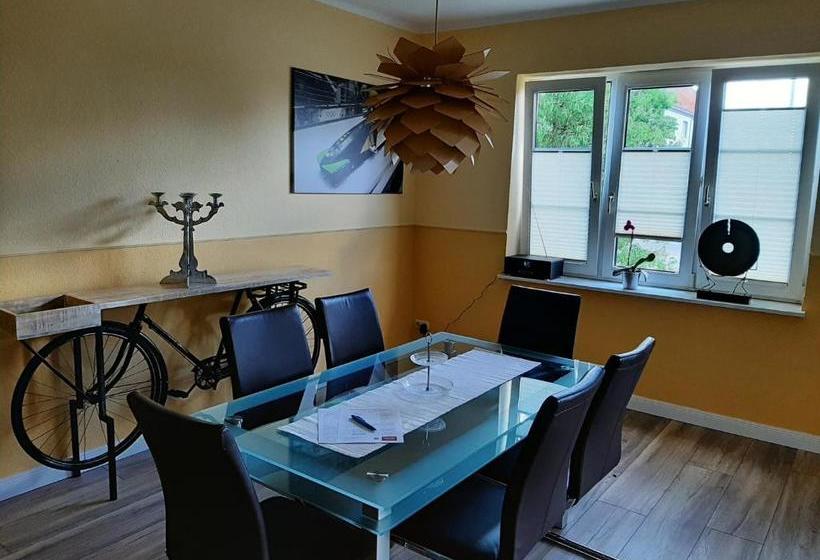 Hotelli Garni Am Fliederberg