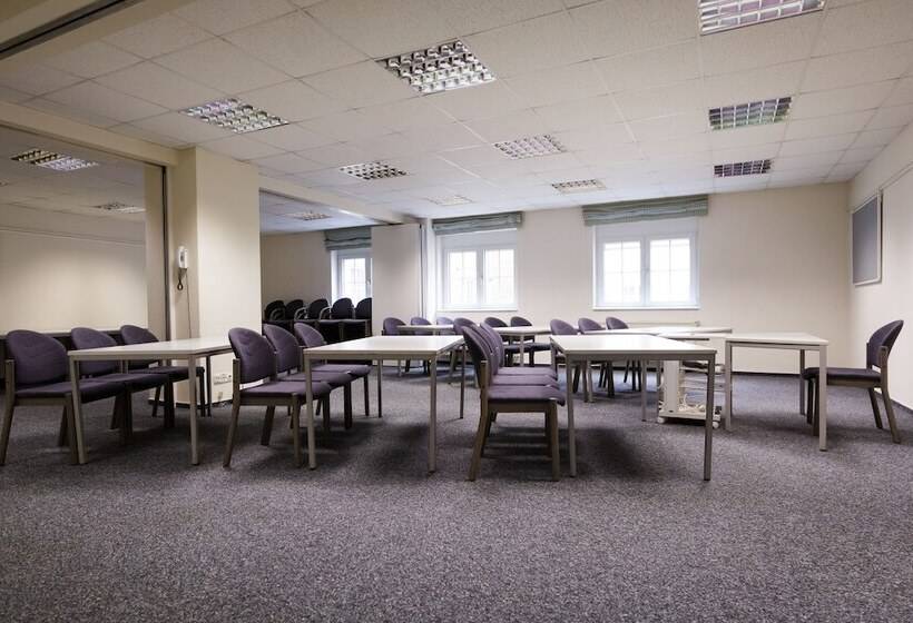 酒店 Erbprinz & Restaurant  Prinzenstube