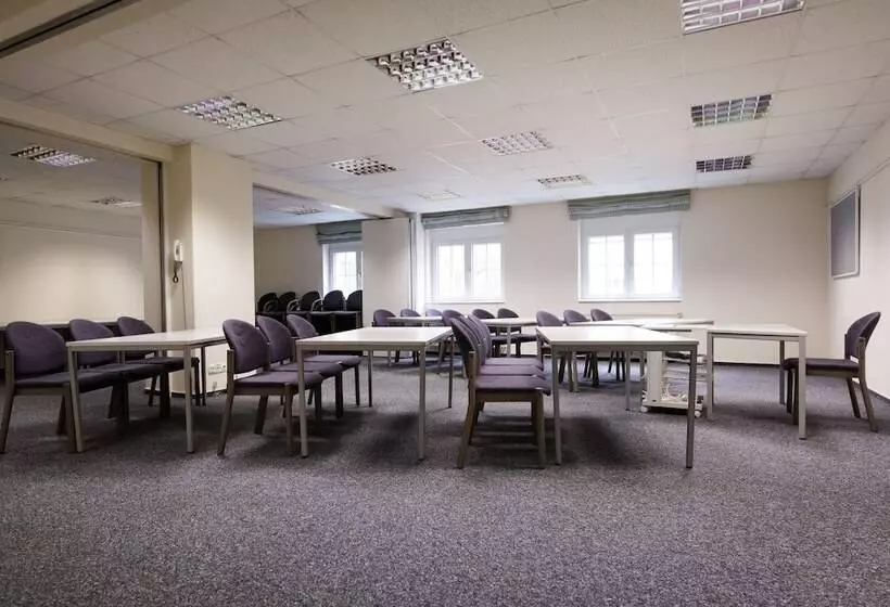 酒店 Erbprinz & Restaurant  Prinzenstube