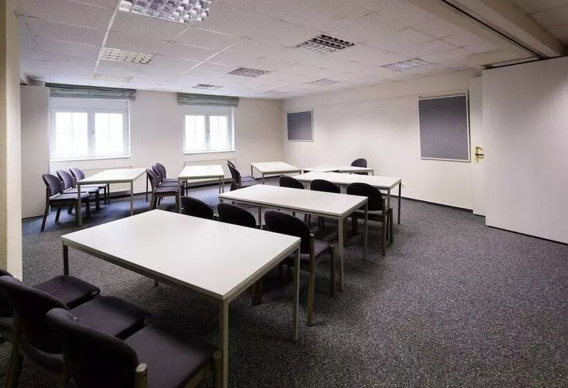 酒店 Erbprinz & Restaurant  Prinzenstube