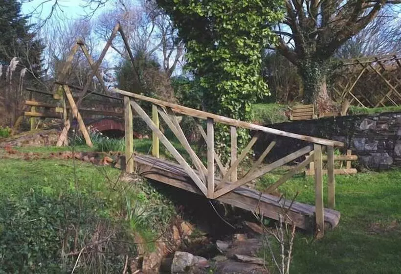 Отель The Hoops Inn & Country