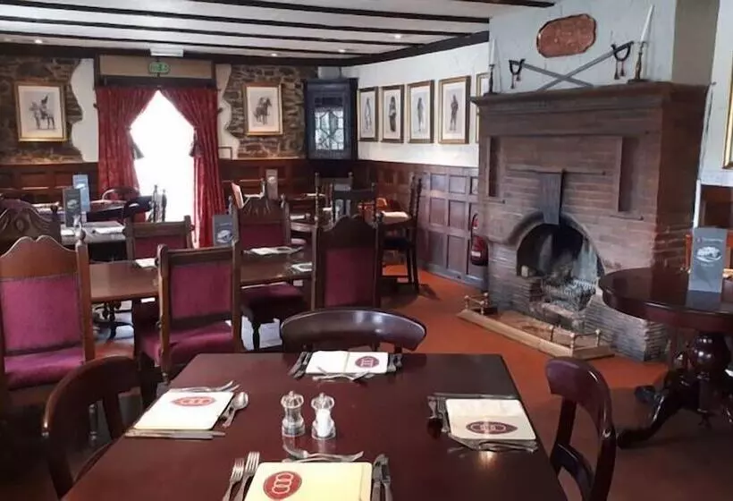 Отель The Hoops Inn & Country