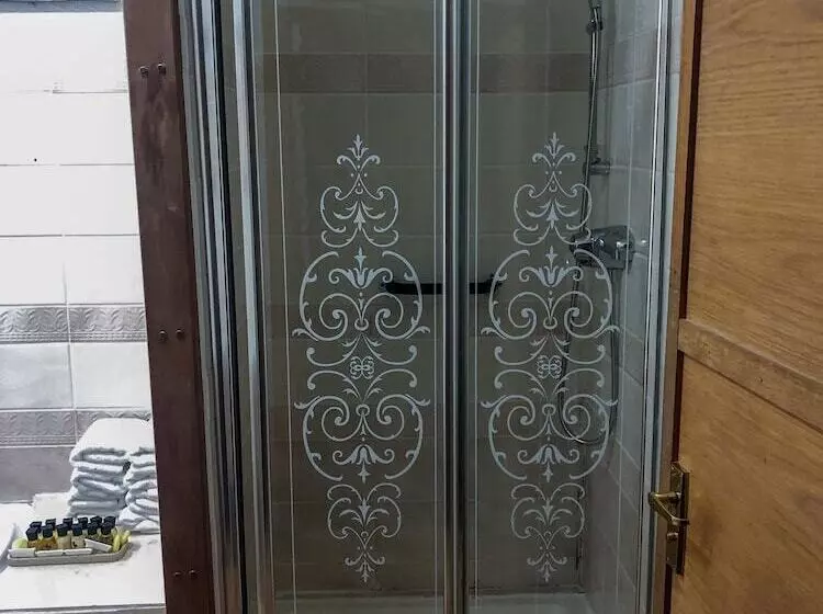 Отель The Hoops Inn & Country