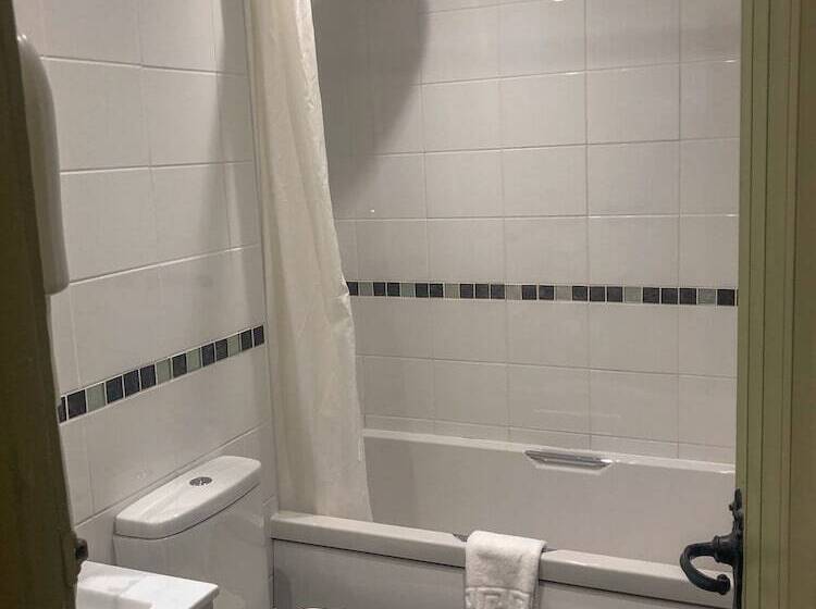 בית מלון כפרי The Hoops Inn & Country