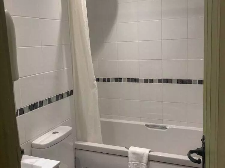 Отель The Hoops Inn & Country