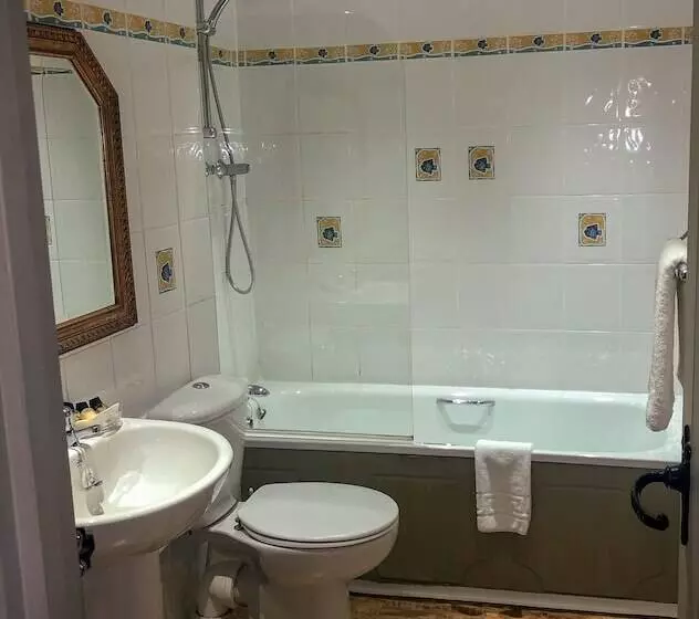 Отель The Hoops Inn & Country