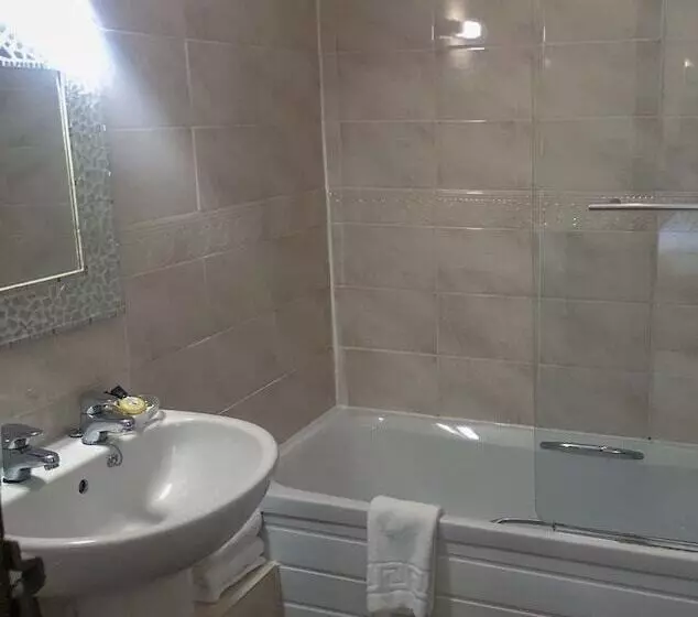 Отель The Hoops Inn & Country