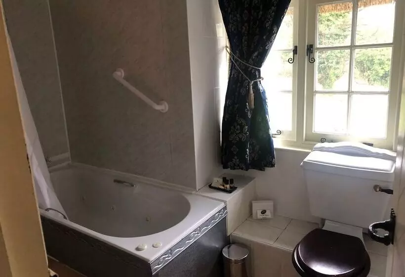 Отель The Hoops Inn & Country