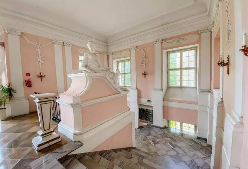 فندق Zamek Królewski W Rydzynie