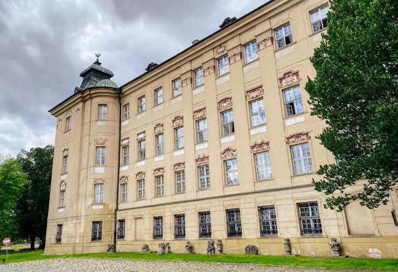 فندق Zamek Królewski W Rydzynie