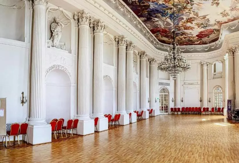 فندق Zamek Królewski W Rydzynie