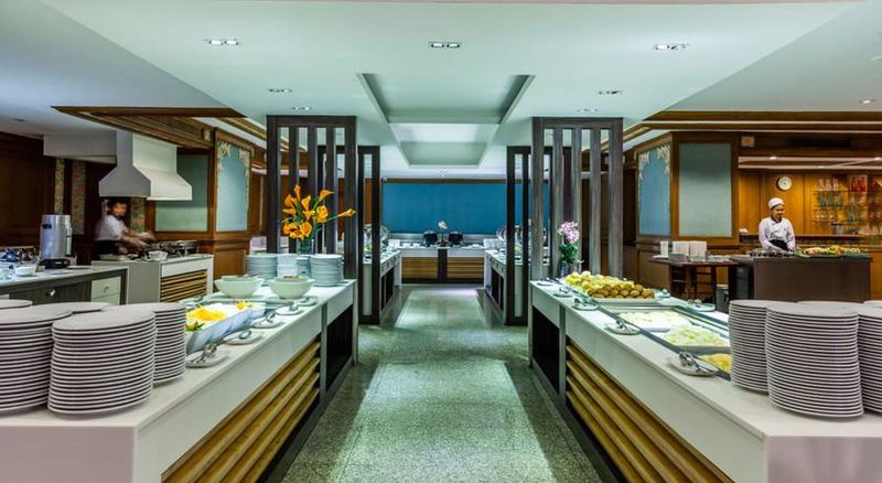 Hotel Cholchan Pattaya Beach Resort Sha Extra Plus