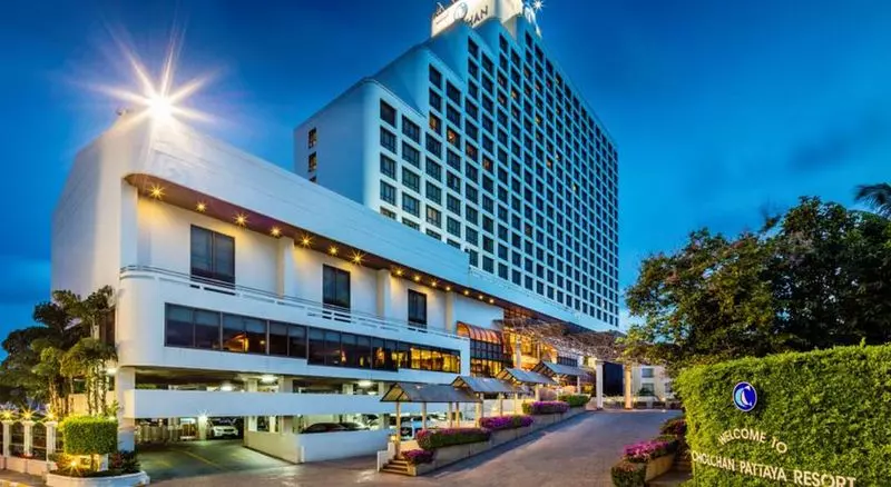 酒店 Cholchan Pattaya Beach Resort   Sha Extra Plus