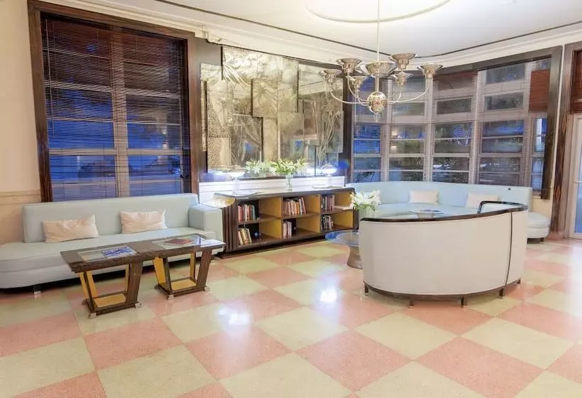 Greenview Hotel By Lowkl