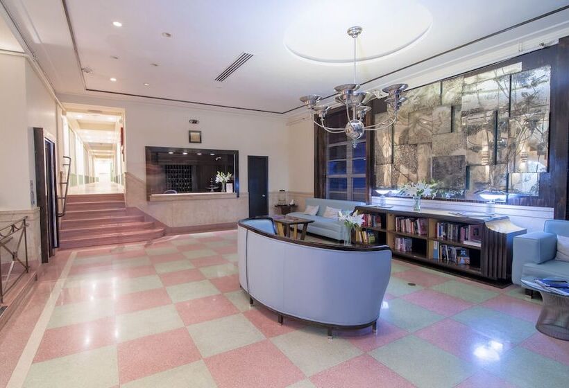 Greenview Hotel By Lowkl