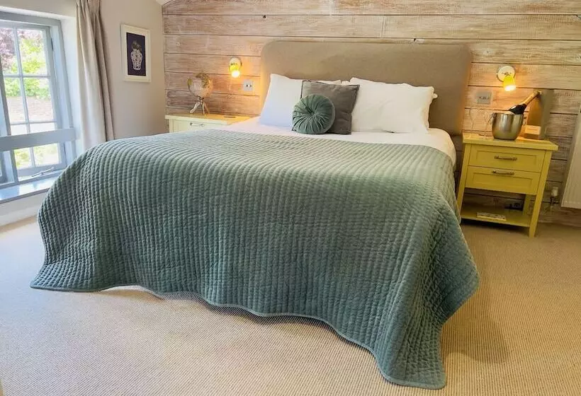 Отель New Flying Horse Inn