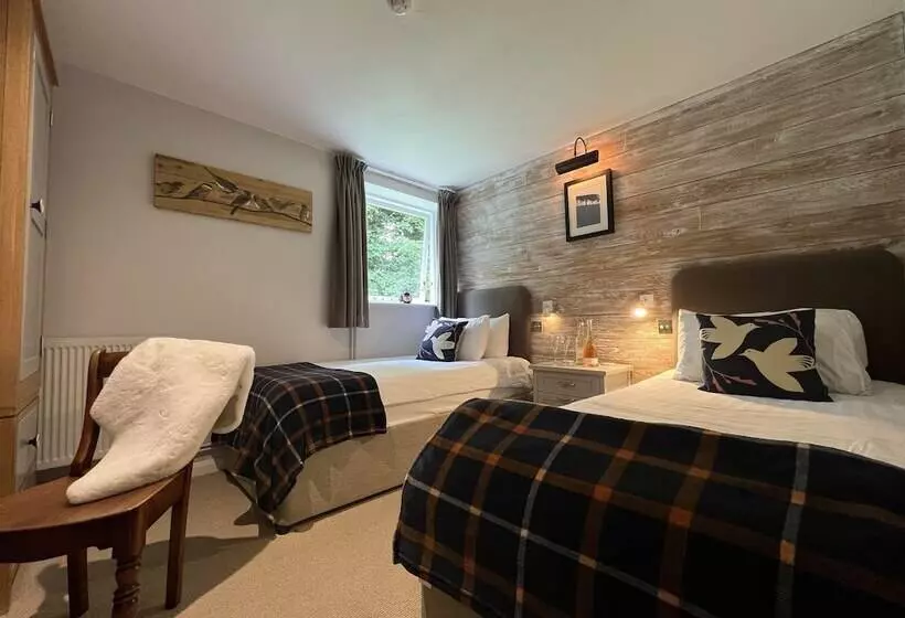 Отель New Flying Horse Inn