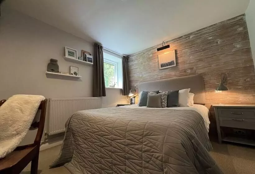 Отель New Flying Horse Inn