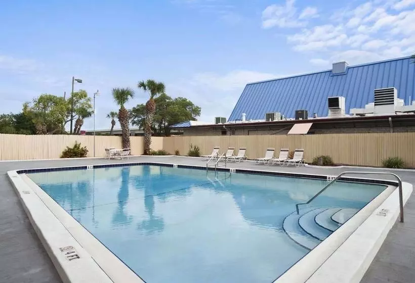 ホテル Super 8 By Wyndham Clearwater/us Hwy 19 N