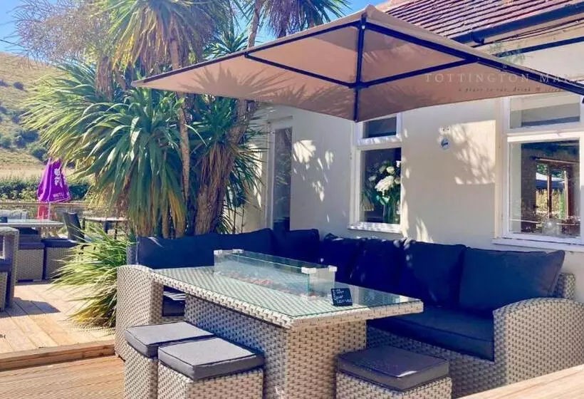 فندق Tottington Manor