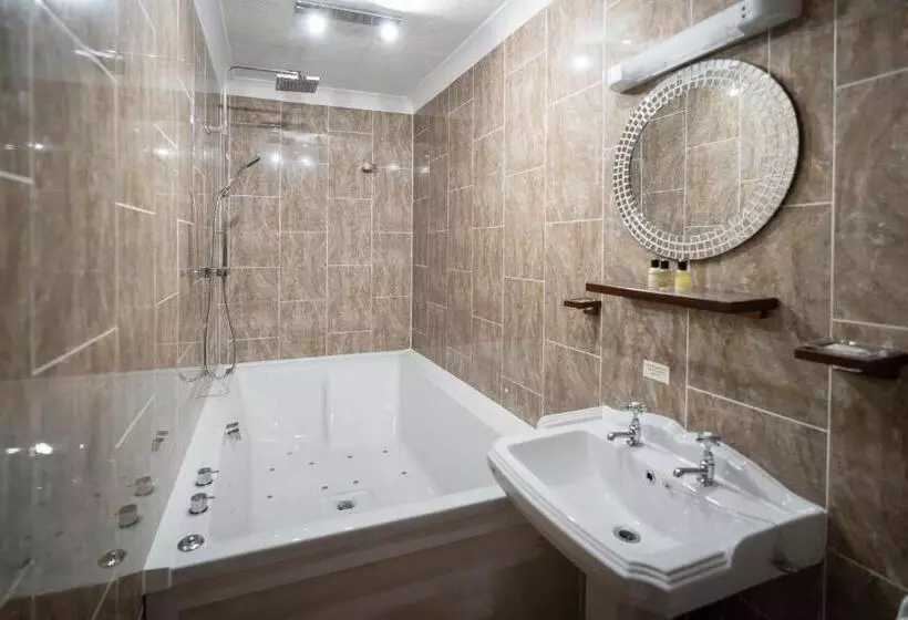 فندق Tottington Manor