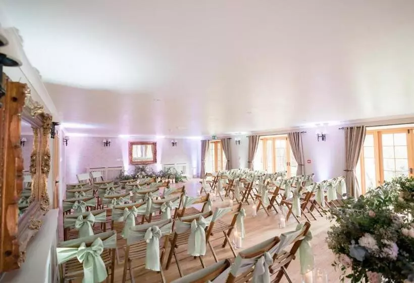 فندق Tottington Manor