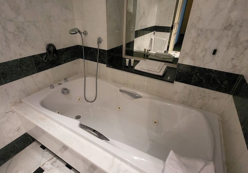 Tower Genova Airport Hotel & Conference Center