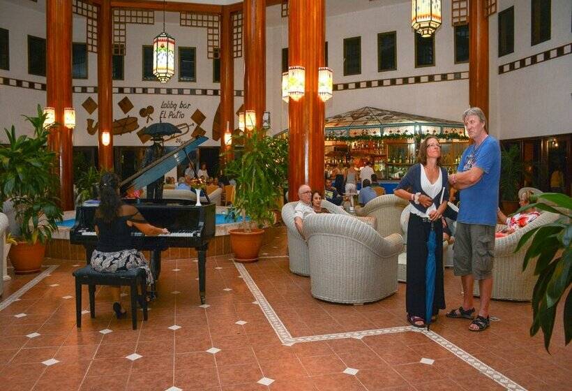 استراحتگاه Roc Arenas Doradas