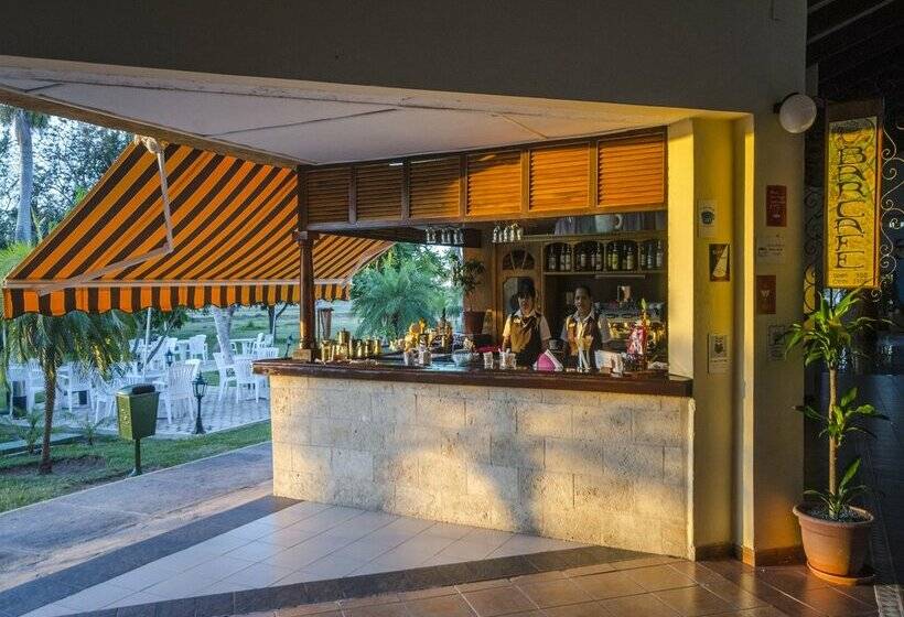 استراحتگاه Roc Arenas Doradas