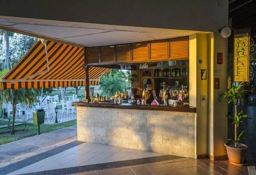 استراحتگاه Roc Arenas Doradas