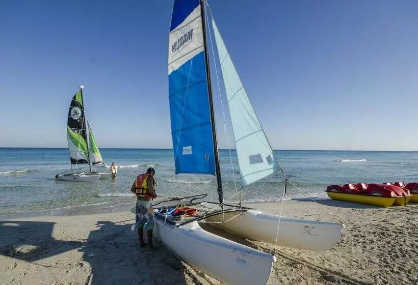 استراحتگاه Roc Arenas Doradas