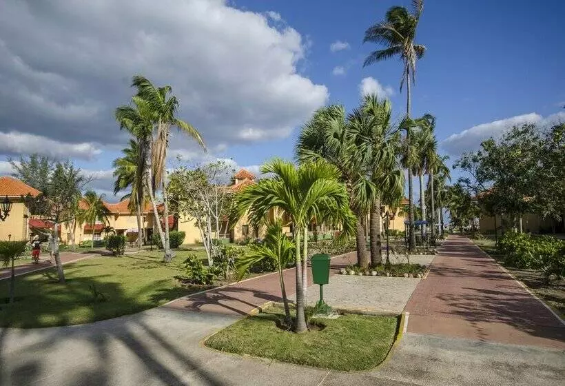 استراحتگاه Roc Arenas Doradas