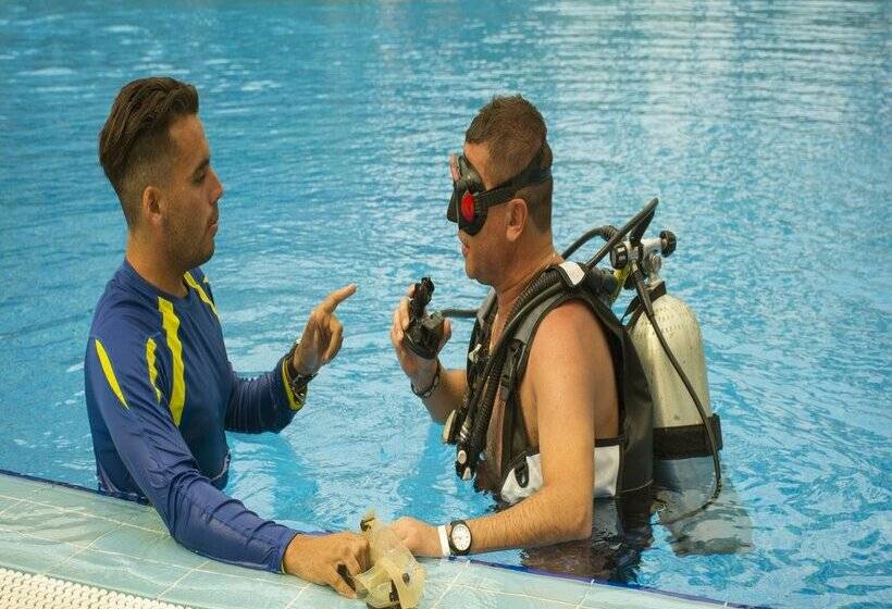 استراحتگاه Roc Arenas Doradas