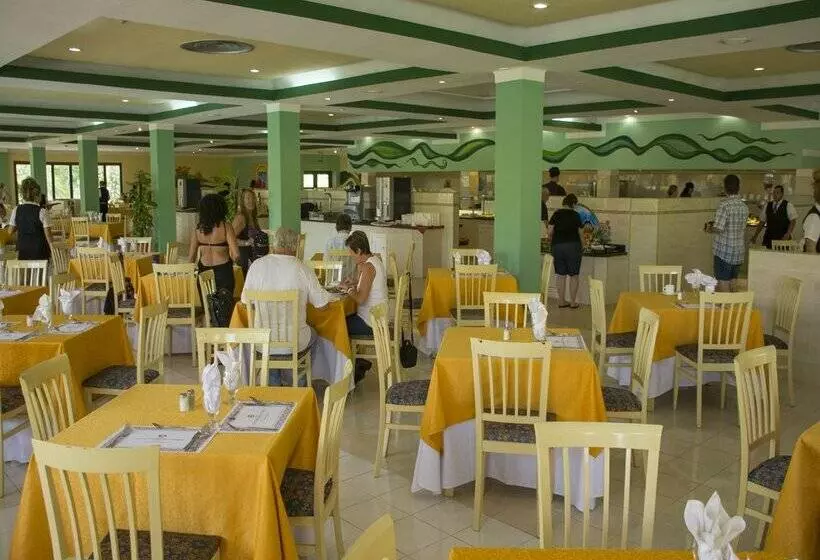 استراحتگاه Roc Arenas Doradas