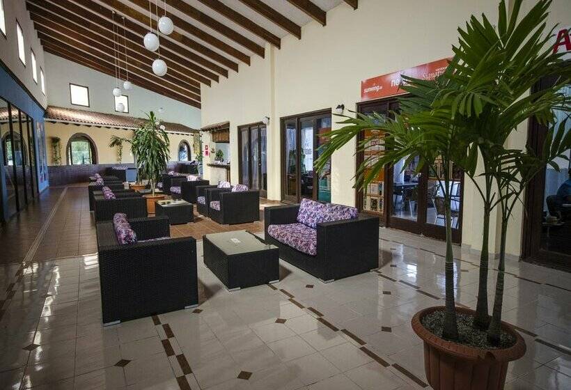 استراحتگاه Roc Arenas Doradas