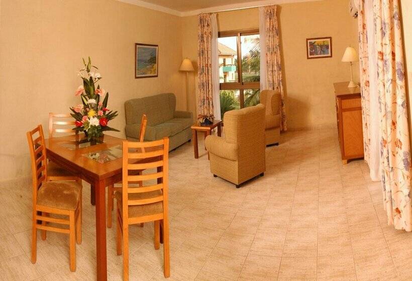 استراحتگاه Roc Arenas Doradas